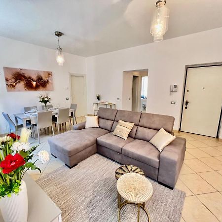 Divina Luxury Apartment With Jacuzzi Near The Lake Como Kültér fotó
